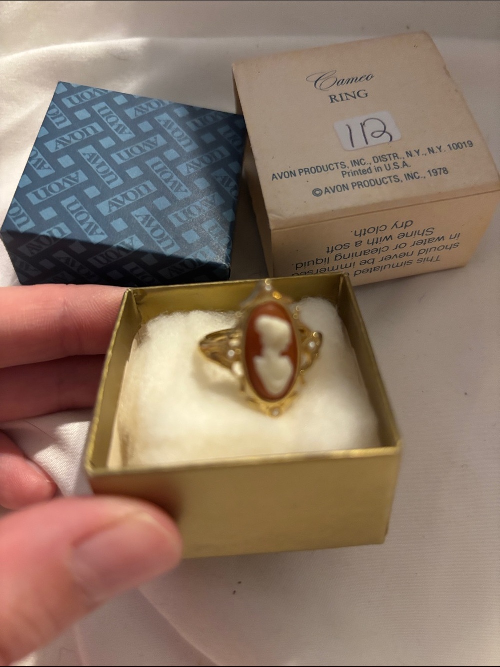 Avon Gold-Tone Cameo Ring with Brown and White Cameo